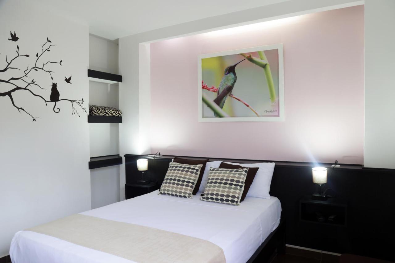 Hotel-Restaurante Ancora ปูแอร์โตโลเปซ ภายนอก รูปภาพ